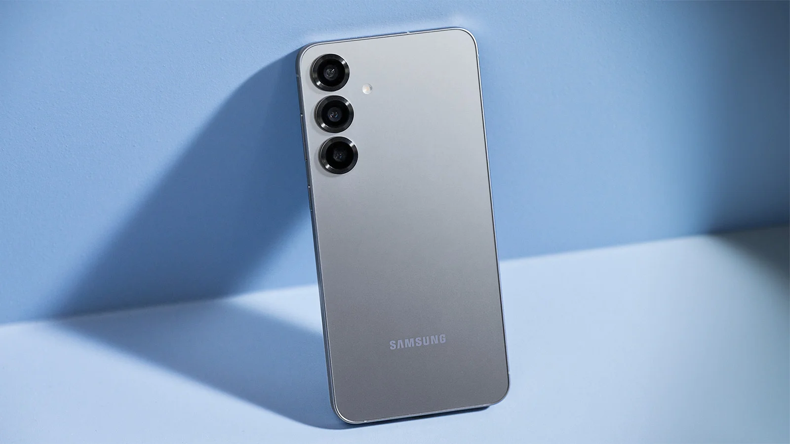 Smartphone War: Samsung Overtakes Apple to Reclaim World’s No.1 Spot